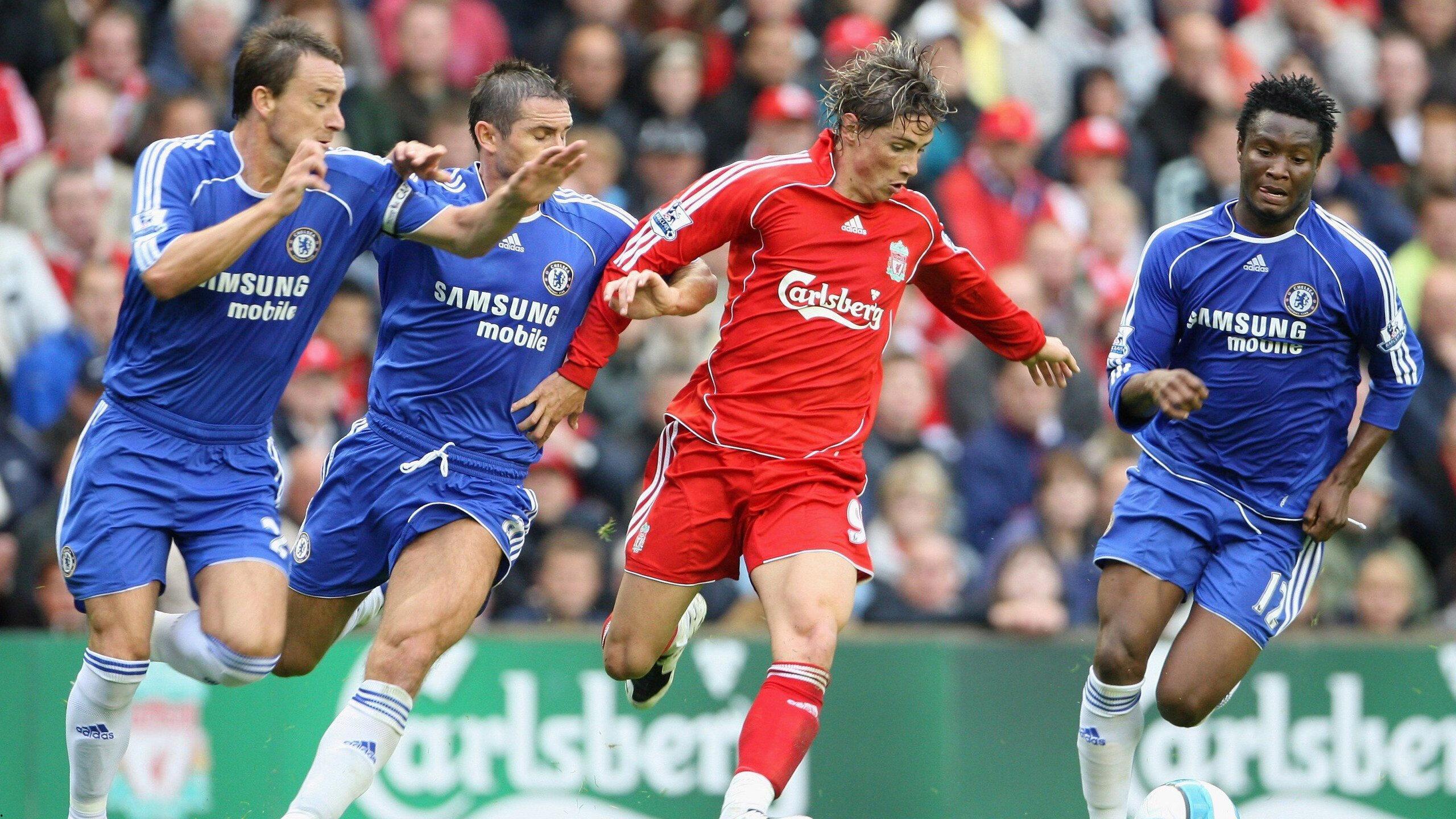 昔日高塔克劳奇训练场状态火热，足坛热议传奇中锋复出可能性