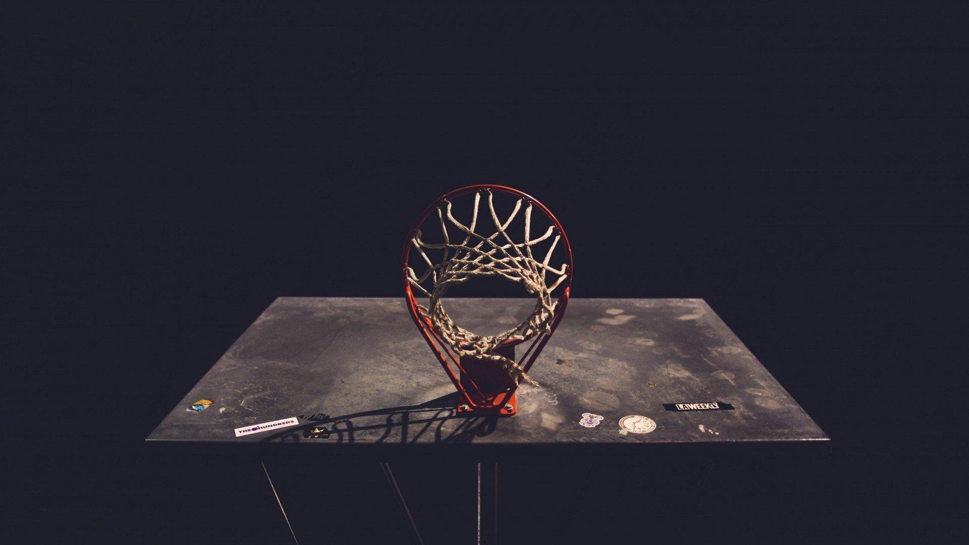 库里揭秘换鞋策略引热议 坦言积极寻求中国品牌战靴提升赛场表现