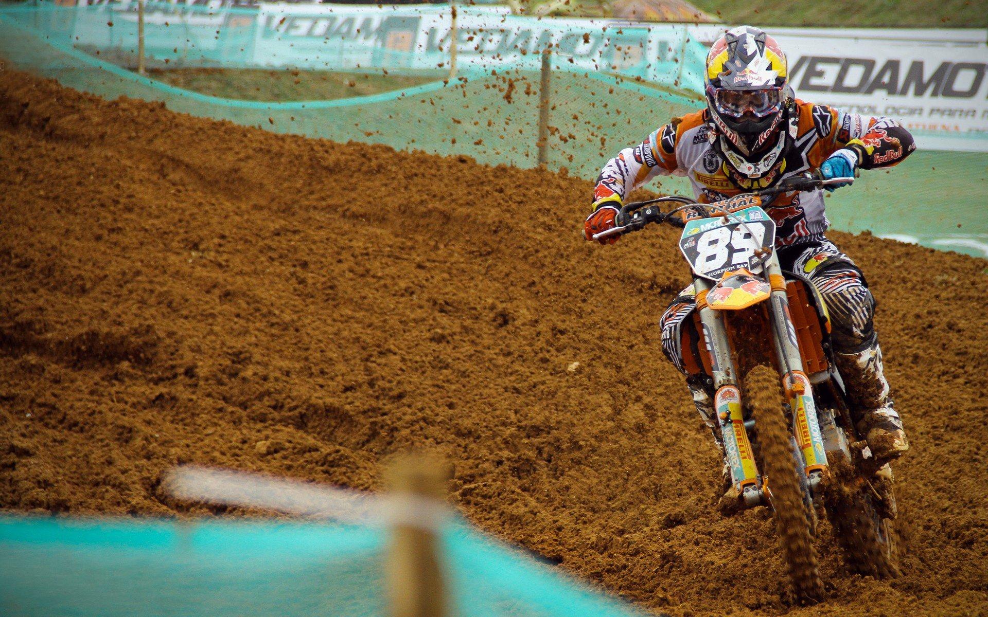 孟买街头艺术致敬足球传奇，梅西壁画揭幕，城市静候周日巨星到访